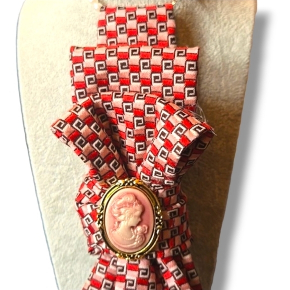 Red Pink Patterned Folded Cravat Brooch Accessory with Cameo and Pearls - Picture 2 of 6
